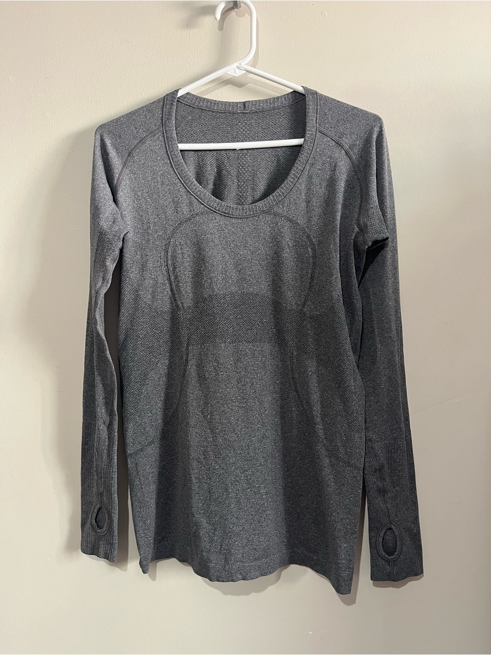 Lululemon swiftly long sleeve size 10 scoop neck